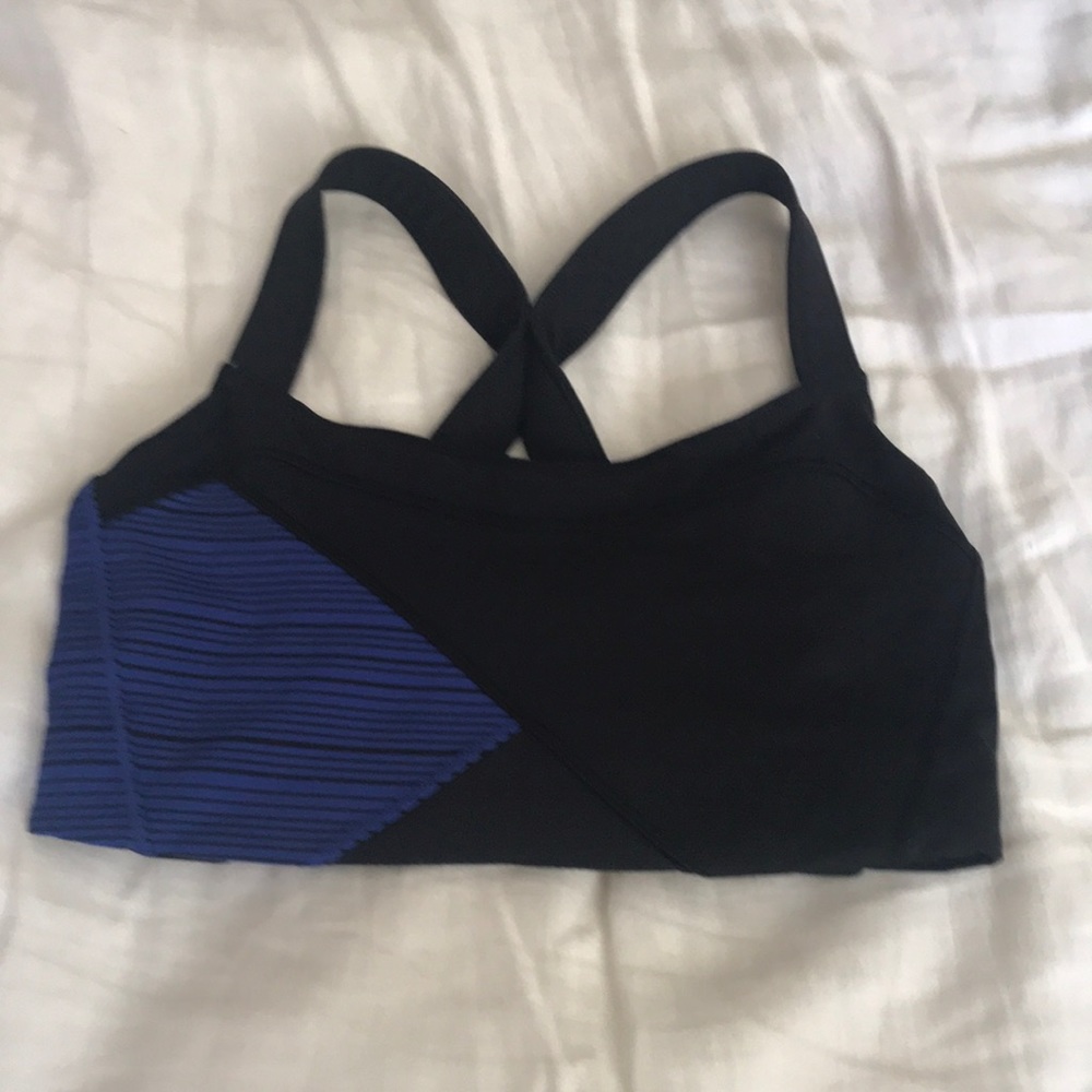 Lululemon sports bra